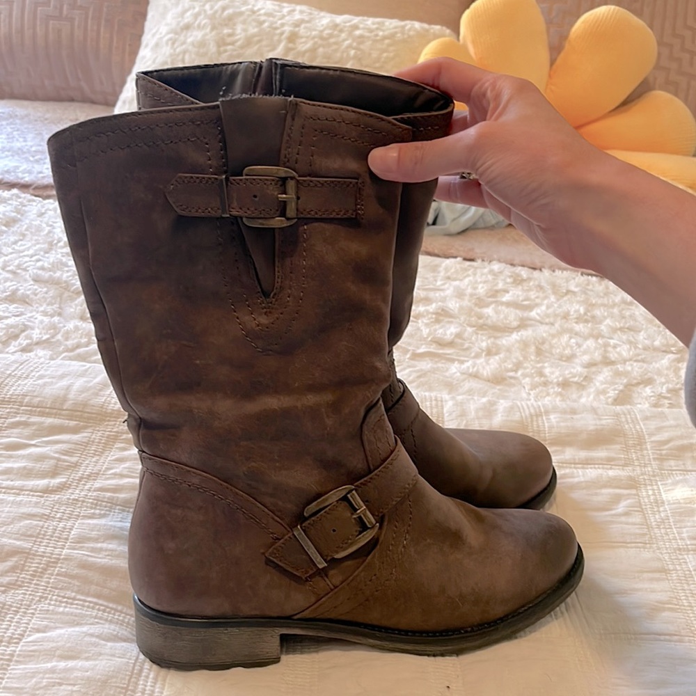 New boots never worn size 11